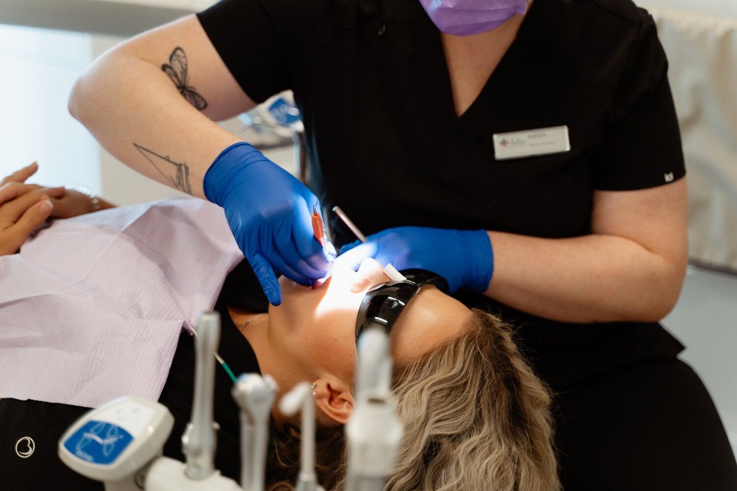 improving the appearance of discolored teeth